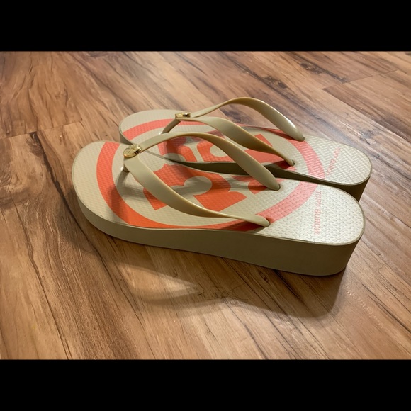 🚫SOLD🚫Tory Burch Orange and Tan Sandals - Picture 14 of 15